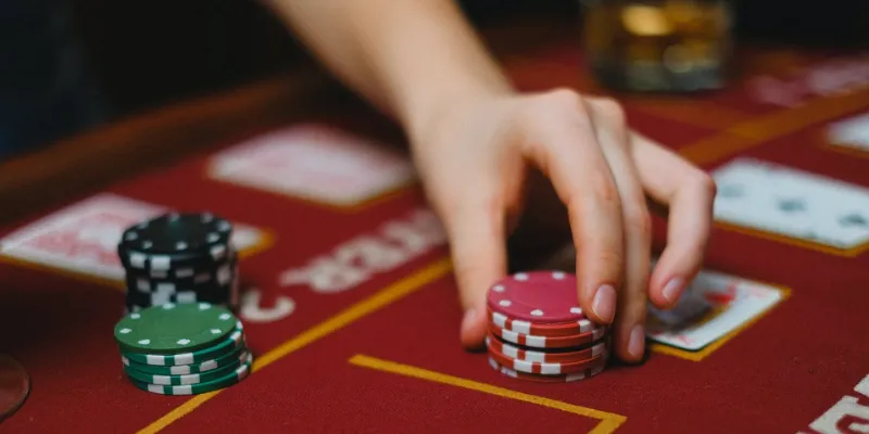 Cách cược trong trò Caribbean Stud Poker