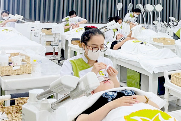 Người Mới Học Nghề Làm Đẹp Bắt Đầu Từ Đâu?