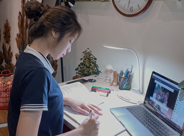 Khi cậu 17 tuổi, mọi người hỏi cậu, “Định thi trường nào? Định học ngành gì? - Trung tâm đào tạo từ xa EEA - luôn luôn tiên phong