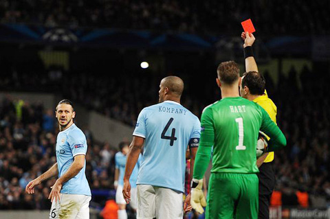 Những lỗi trong vòng cấm sẽ được nương tay kể từ mùa 2016/17 - Bongdaplus.vn